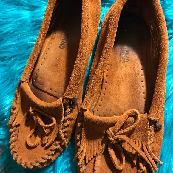 Minnetonka Tan Flats Sz6 - Picture 2 of 3